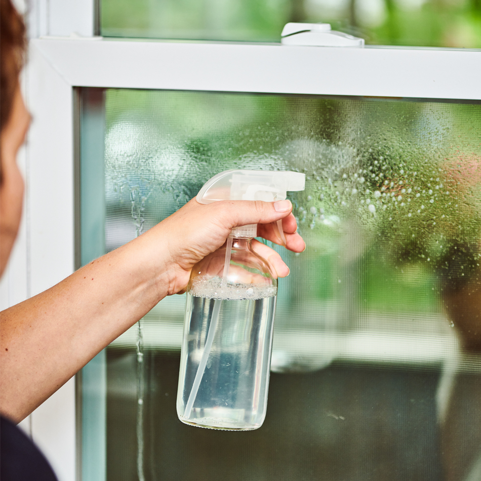 How to Make Homemade Window Cleaner That Really Works